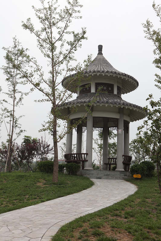 两层圆凉亭